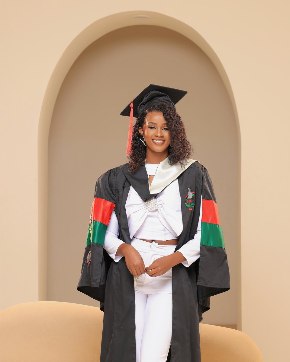 Beauty with brains🔥
#Mak75thGrad || #CongsEstherKironde