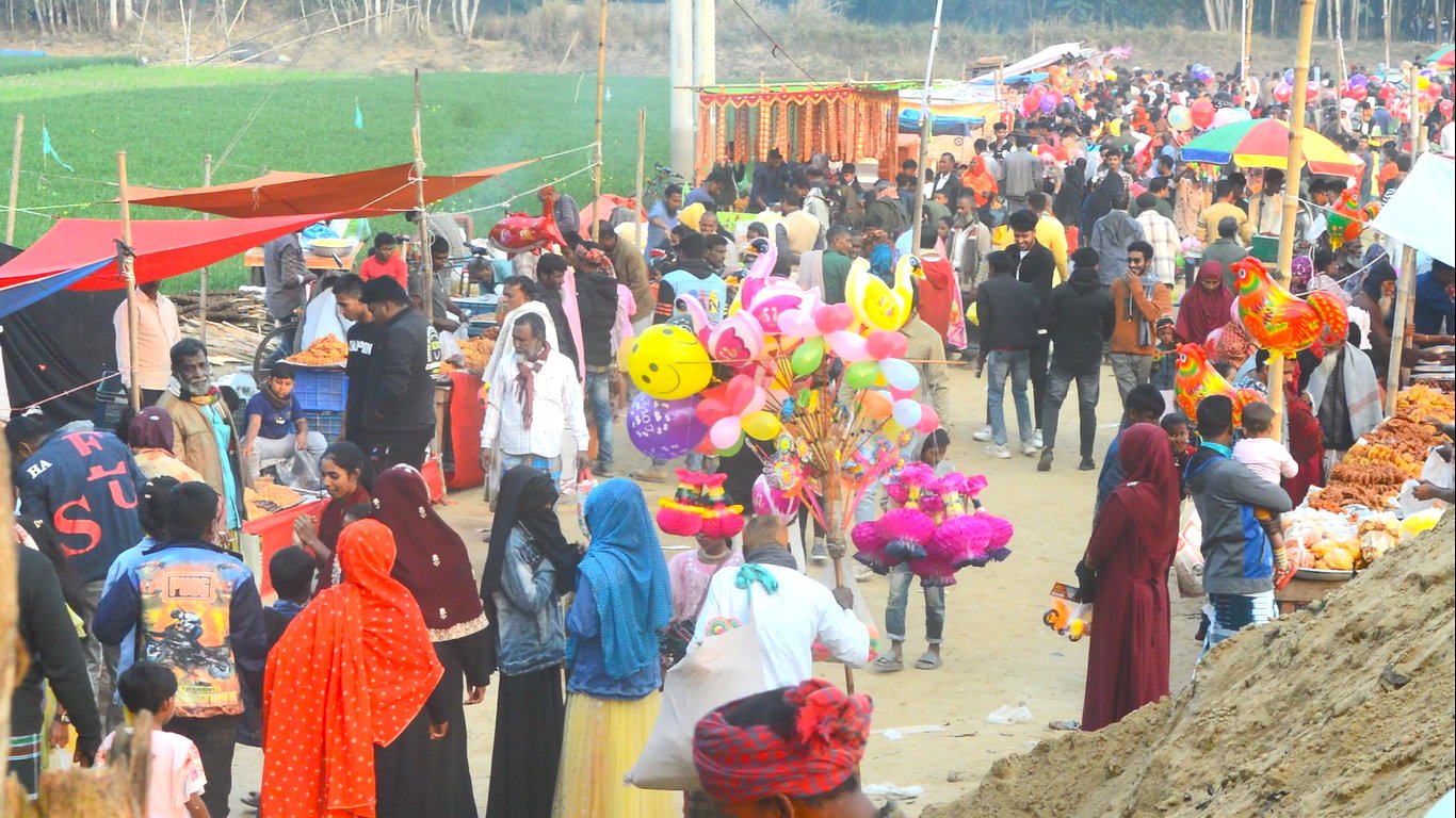 নওগাঁর আত্রাইয়ে ঐতিহ্যবাহী শীতা তলার মেলা