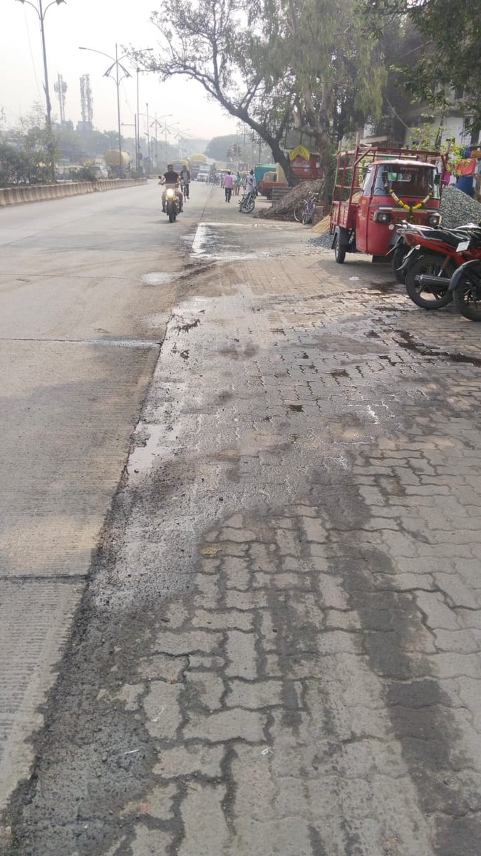 anjaya1905's tweet photo. The unplanned development by Nagpur Municipal Corporation, including concretization of roads, has significantly damaged drinking water pipelines, sewage lines, and stormwater lines. A drinking water pipeline has been damaged, resulting in water continuously flowing underneath Inner Ring Road at Itta Bhatti Chowk in Nagpur for several days. This has led to water contamination, wastage of natural resources, and financial losses for the NMC. The accumulated water on the road surface is causing inconvenience to pedestrians and posing a risk to motorcyclists. Despite these issues, Nagpur Municipal Corporation officials have taken no action.
@nitin_gadkari @Dev_Fadnavis @NitinRaut_INC @VikasThakreINC @ngpnmc @nmccommissioner #nagpur #savenagpur