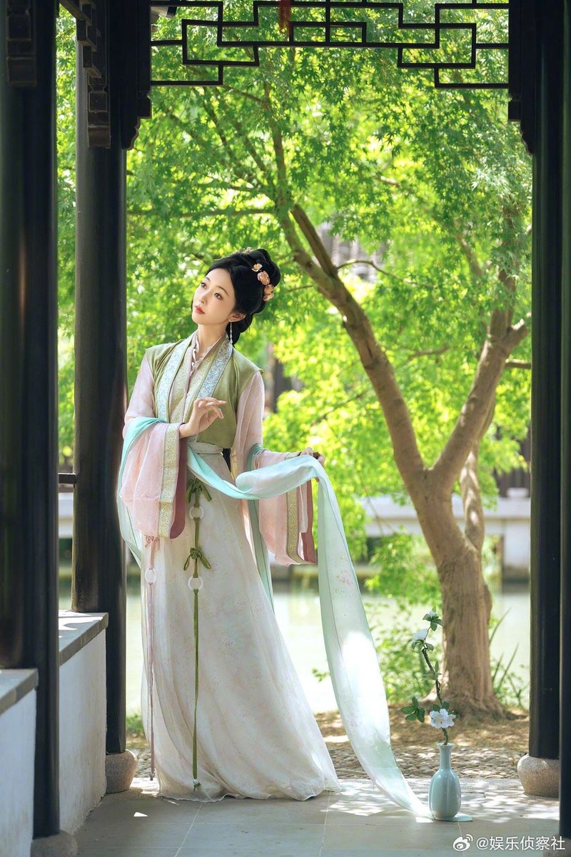 Tummieie's tweet photo. #beautiful #Trip #TuenLo #宣璐 #XuanLuFanpage #London #선로 #XuanLu #viral #HappyNewYear #HappyBirthday https://t.co/48UqFa0IGj
