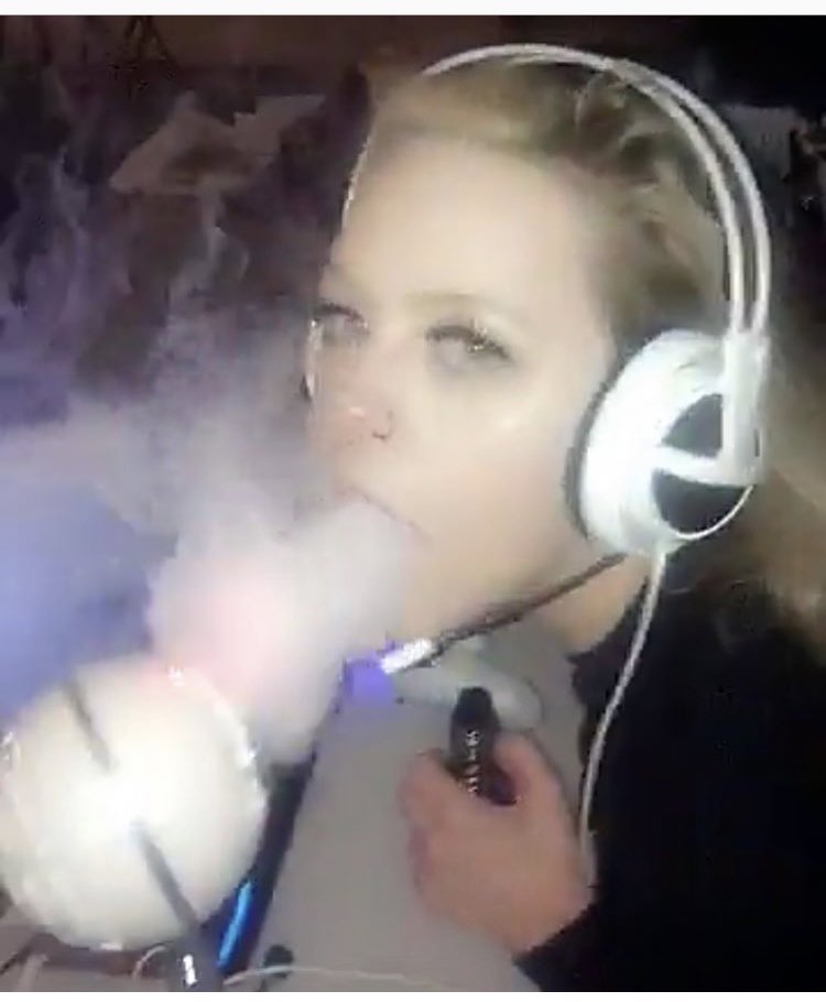 lildustbunnyxx's tweet image. if you want to get to know the horny lil gremlin who likes to make you cum this it. here's the tweet