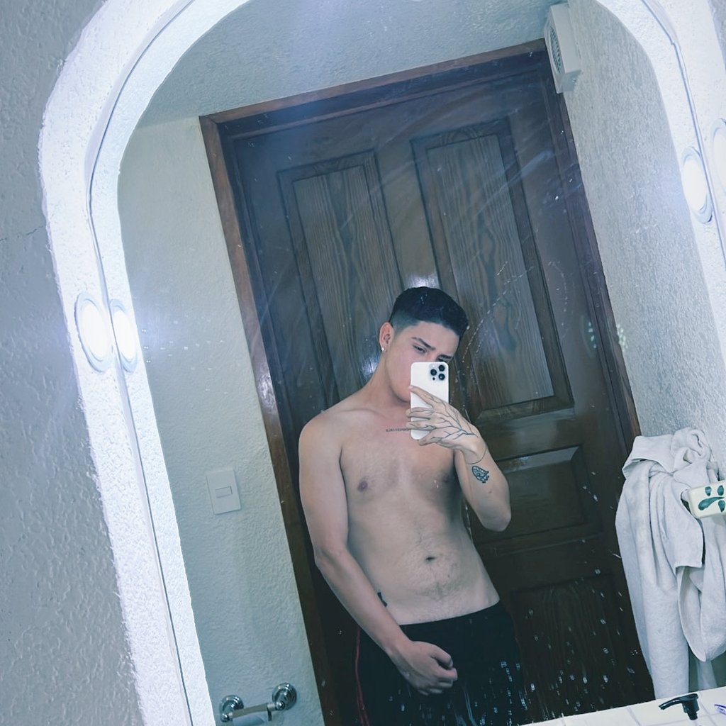 Cesar_Pantojsg's tweet photo. me dice papi yo quiero comerte...

#sexrol https://t.co/AAsutCU6Kq