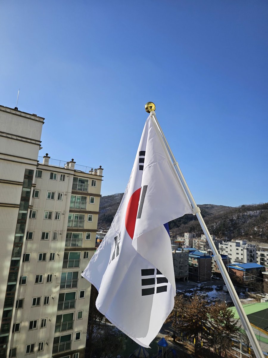 축🐗체포.
오늘을 국경일로 ~~!