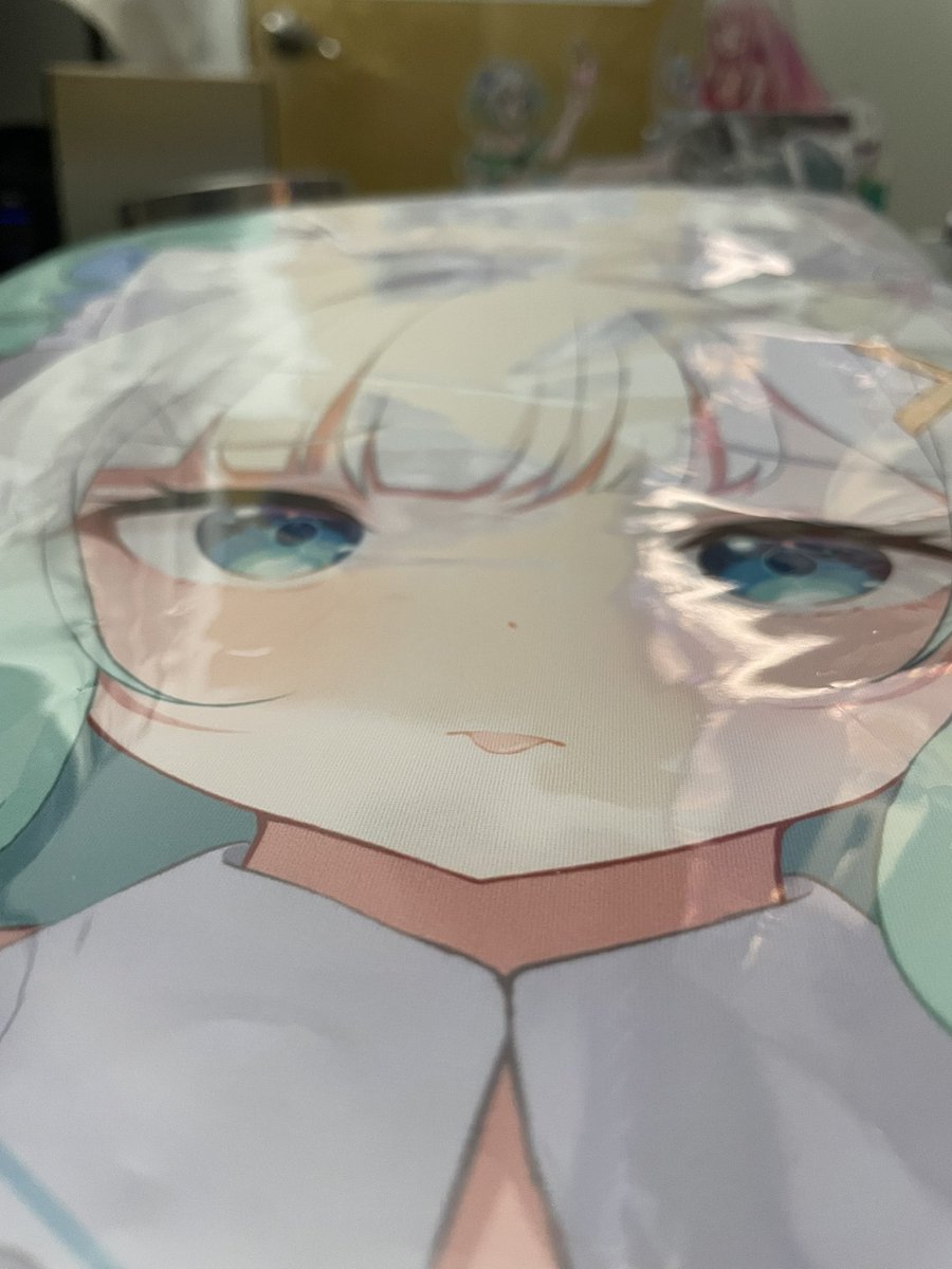 SupremeCodfish's tweet image. She's got a cute lil blep, but still no nose

👃🤏