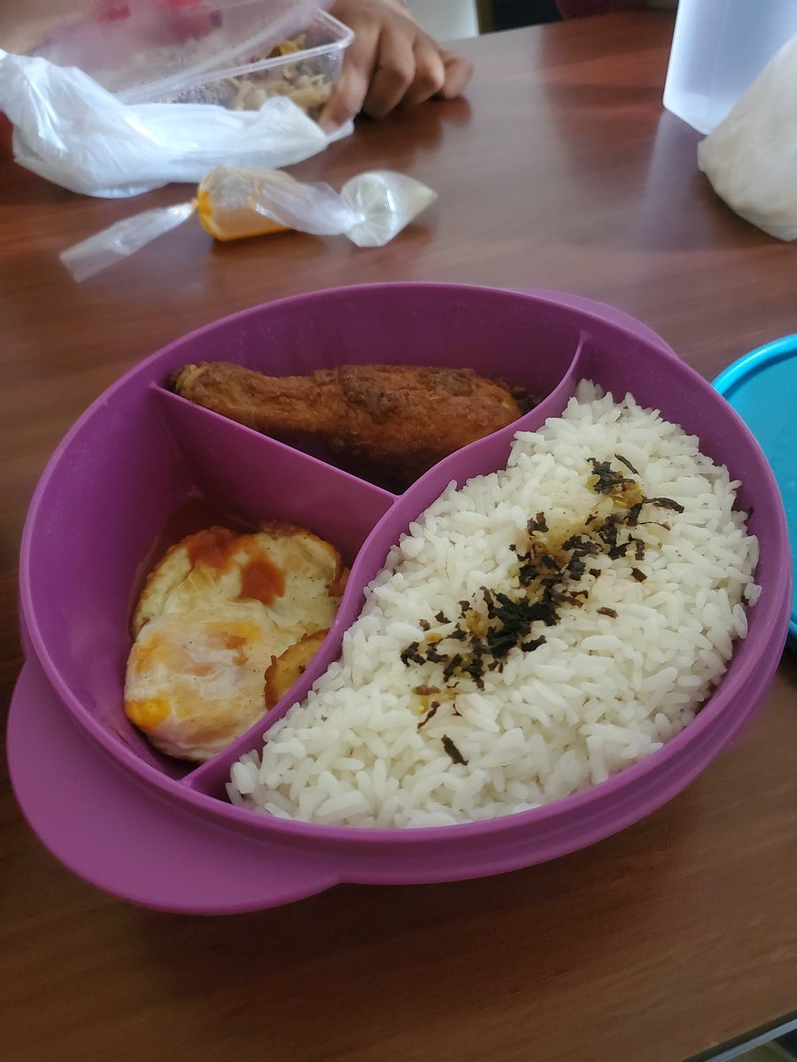 dimasdanuu's tweet photo. Dibalik bekal-bekal yg lezat dan lucu ini, ada istri yg marah marah setiap hari.. https://t.co/z7KkNF5pcN