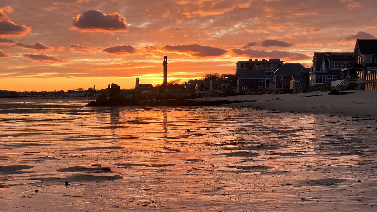 LaddCindyladd's tweet photo. I took these photos at the same time today at Sunset in Provincetown , one looking east and one looking west , Amazing 🩷 https://t.co/czbObJ1XFP