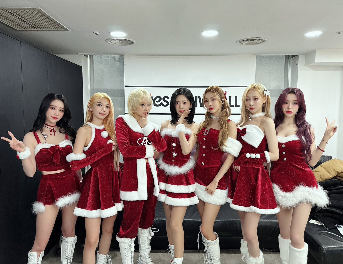 dcatcherbr's tweet photo. [🎥] Linha do tempo do Dreamcatcher:

Em 2024, Dreamcatcher realizou seu primeiro concerto de natal, '7 Doors of Christmas: a Lucky Encore'! 

#8ternals #8YearswithDreamcatcher #Harder_Deeper_Forever @hf_dreamcatcher https://t.co/qIpNt5rL0b