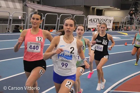 If you asked if there was 1 word to describe the CYUP Misfits Invite Pres By HOKA. I would say “Electric” but that just doesn’t do it justice. So here is 12,331 words breaking down the meet!

illinoisrunningnews.com/post/the-cyup-…