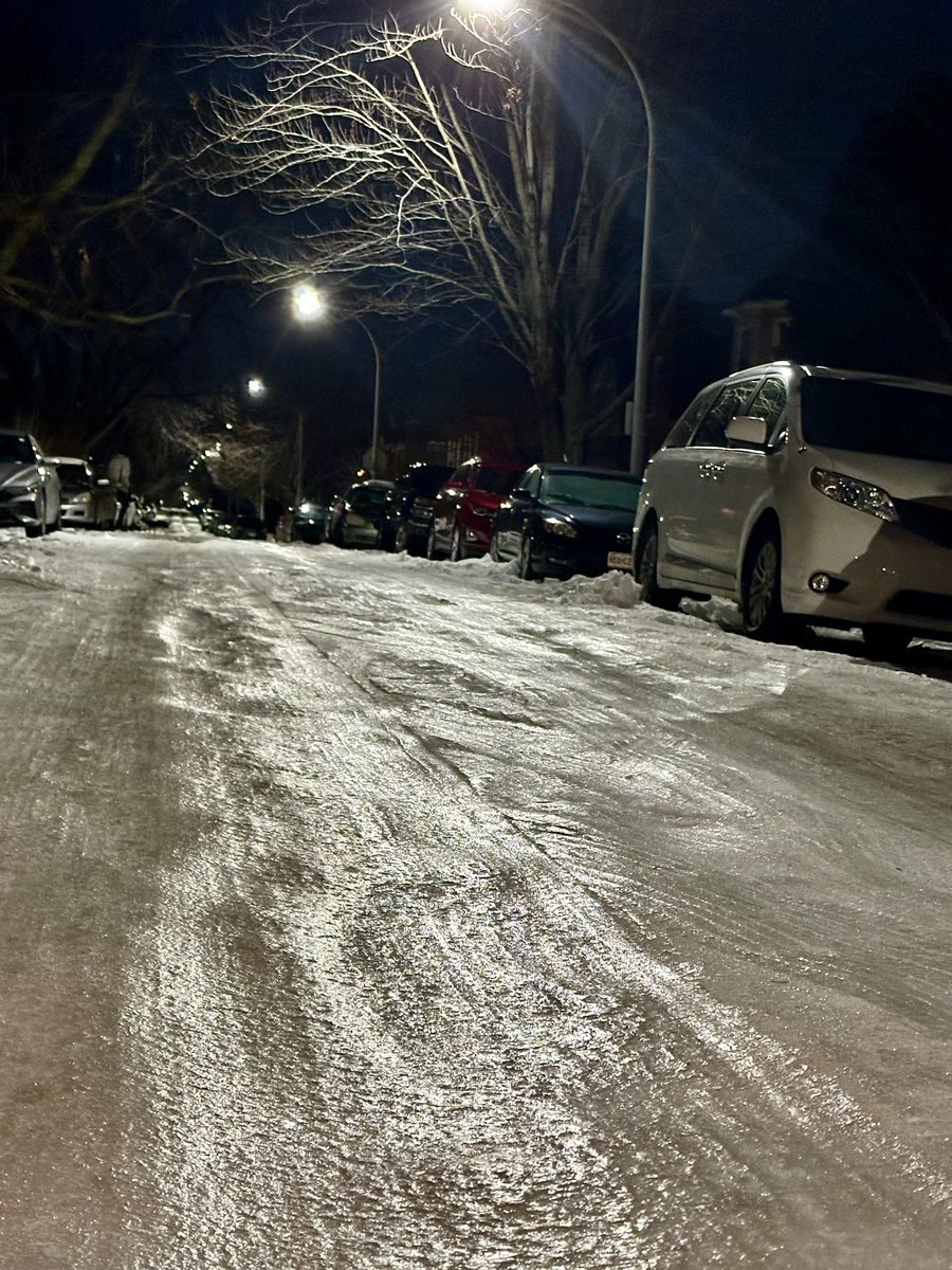 brianmmunoz's tweet photo. Maybe it was wishful thinking that #StLouis residential roads would be treated for the snow and ice we got more than a week ago. Arguably, it’s worse now that it’s all ice. #stlwx https://t.co/zVmtDa6nxw