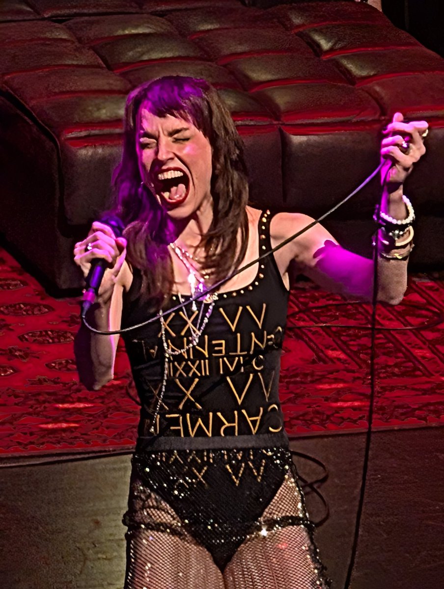 Woot_beerfloat's tweet photo. @Halestorm Was blessed enough to see you guys in Bloomington IL for studio sessions. Absolutely mind-blowing 😍 (sorry I was up in the nose bleeds! Pictures are the best I could get) https://t.co/MSEg28Lie2
