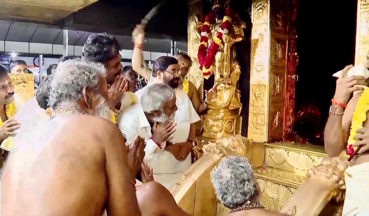 PanickarS's tweet photo. ശബരിമല മകരവിളക്കിന് ദീപാരാധനയ്ക്കു ശേഷം നട തുറക്കുമ്പോൾ ദേവസ്വം മന്ത്രി അവിടെ ഉണ്ടായിരിക്കണം എന്നൊരു നിയമമോ ആചാരമോ ഇല്ല. ഈശ്വരവിശ്വാസം ഇല്ലെങ്കിൽ മന്ത്രിയെന്ന പ്രിവിലേജ് ഉപയോഗിച്ച്, നടയ്ക്കു മുന്നിലെത്തി വെറുതേ നിൽക്ക��ന്നത് എന്തിനാണ്? നട തുറക്കുമ്പോൾ ഒരാൾ മാത്രം മൂർത്തിയെ തൊഴാതെ നിൽക്കുന്നത് മര്യാദകേടാണ്. അതിനേക്കാൾ നല്ലത് ആ സമയം ദേവസ്വം ഓഫീസിൽ പോയിരുന്ന് ലേശം കാറ്റ് കൊള്ളുന്നതാണ്.