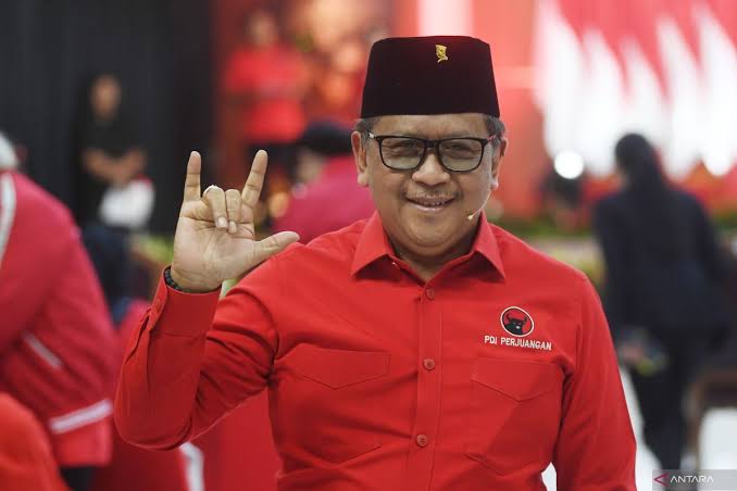 TOLOLNYA KPK :

✅️ 21 Hari berstatus tersangka
✅️ 3,5 jam diperiksa

Tapi KPK tidak berani menahan Hasto Kristiyanto. Biasanya, seorang tersangka langsung masuk sel tahanan dan pakai rompi kuning sambil dipajang didepan ruangan konferensi pers

Tetapi aneh, baru kali ini