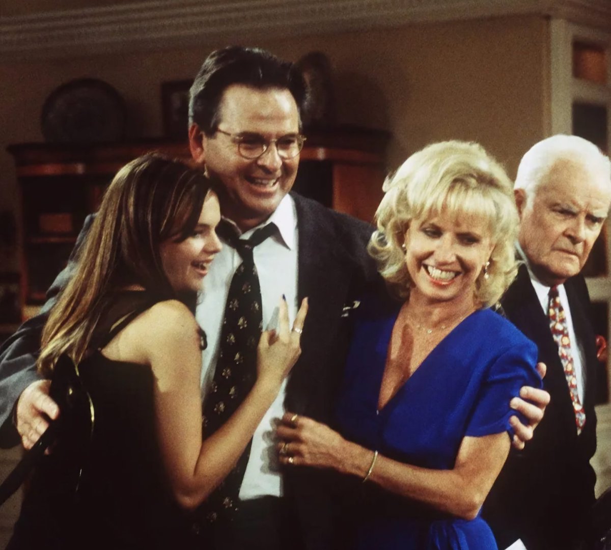 Danes_Amy's tweet photo. I love this picture of much better #GH days. Wendy's time #QFamily #RIPLeslie https://t.co/qH6Z2QdLf1