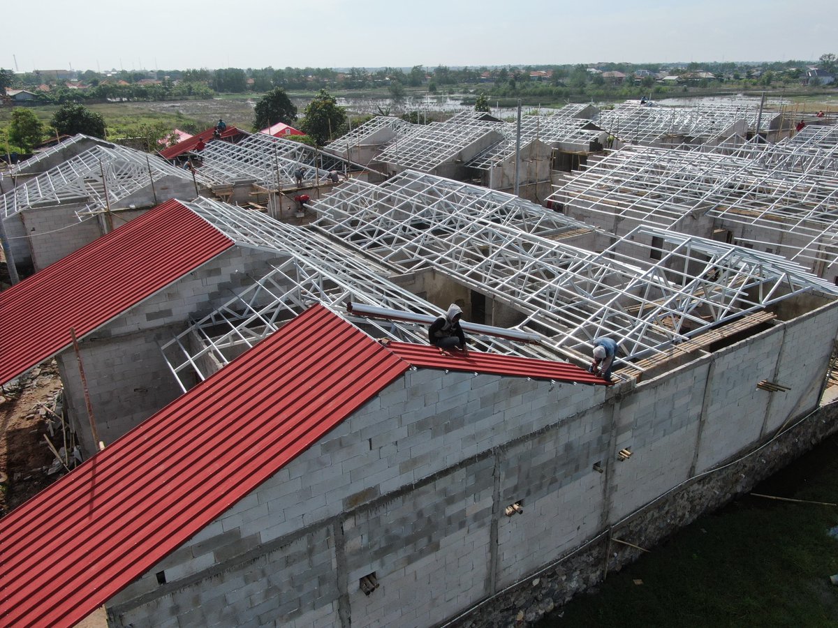 Dari kolaborasi, lahir solusi 🙌🏻

<a href="/KemensosRI/">Kementerian Sosial RI</a> bersama Pemkab Indramayu, <a href="/baznasindonesia/">BAZNAS</a>, dan <a href="/Habitat_org/">Habitat for Humanity</a> bangun Kampung Nelayan Sejahtera Bermartabat untuk relokasi 93 KK korban banjir rob di Desa Eretan Kulon, Kandanghaur, Kab. Indramayu. 

#KampungSejahtera
#KemensosSelaluAda