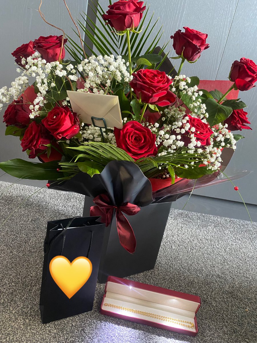 WallStreetAkhi tweet media