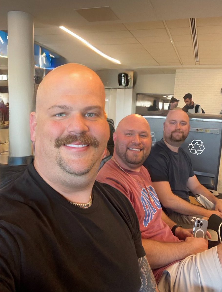 Bussin' With The Boys tweet media