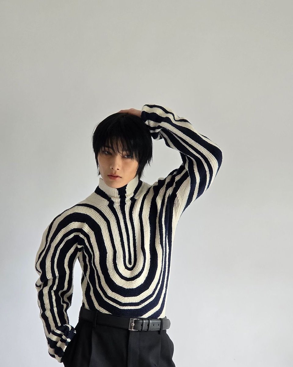 hourlyjgn's tweet photo. model yang jeongin https://t.co/nDvtY07I3d