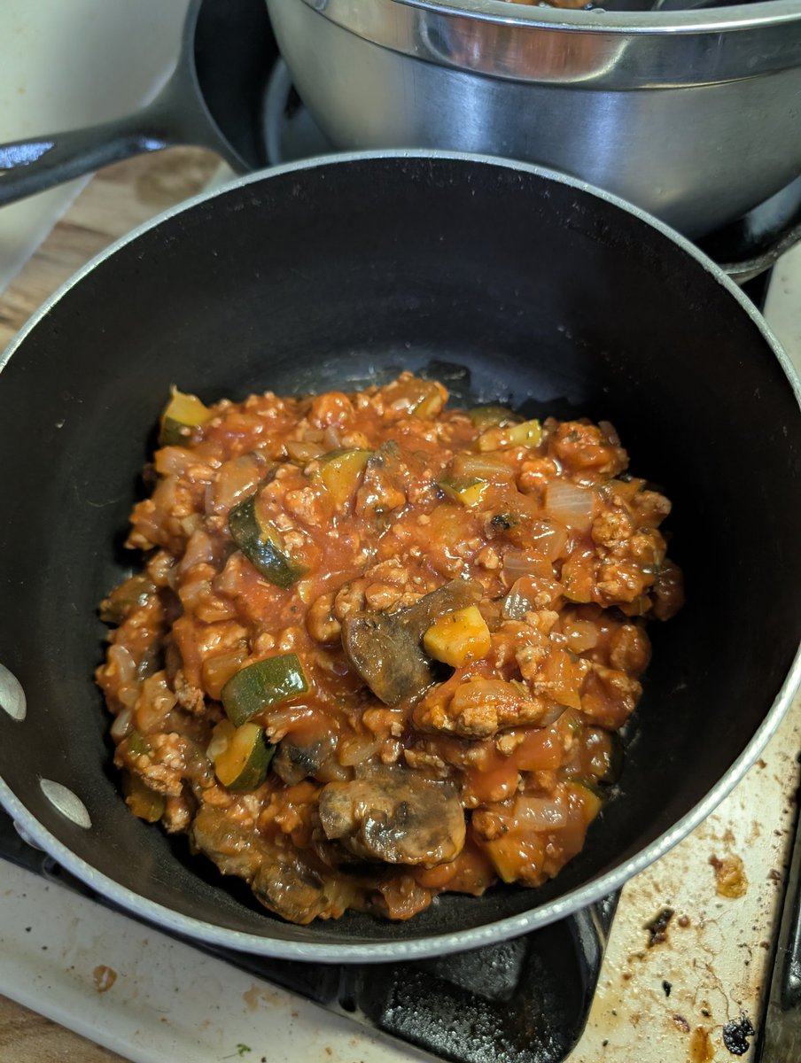 Lauren_LP2's tweet image. Observe my chunky sauce!!! #spaghettinight #somerandomfoodhashtag #holdmybeer