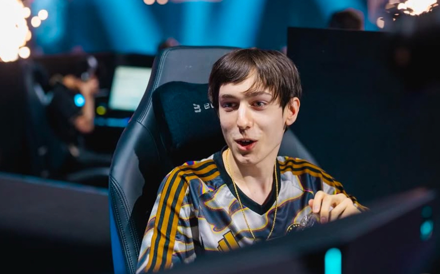 VitalScrims's tweet photo. Do you think Peterbot will be contested in 2025? 🤔 https://t.co/xIYNfxwgj7