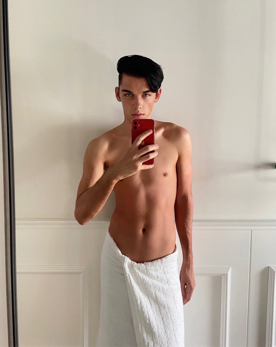 Get on your knees 😈
Free page : hoo.be/noahmarshall