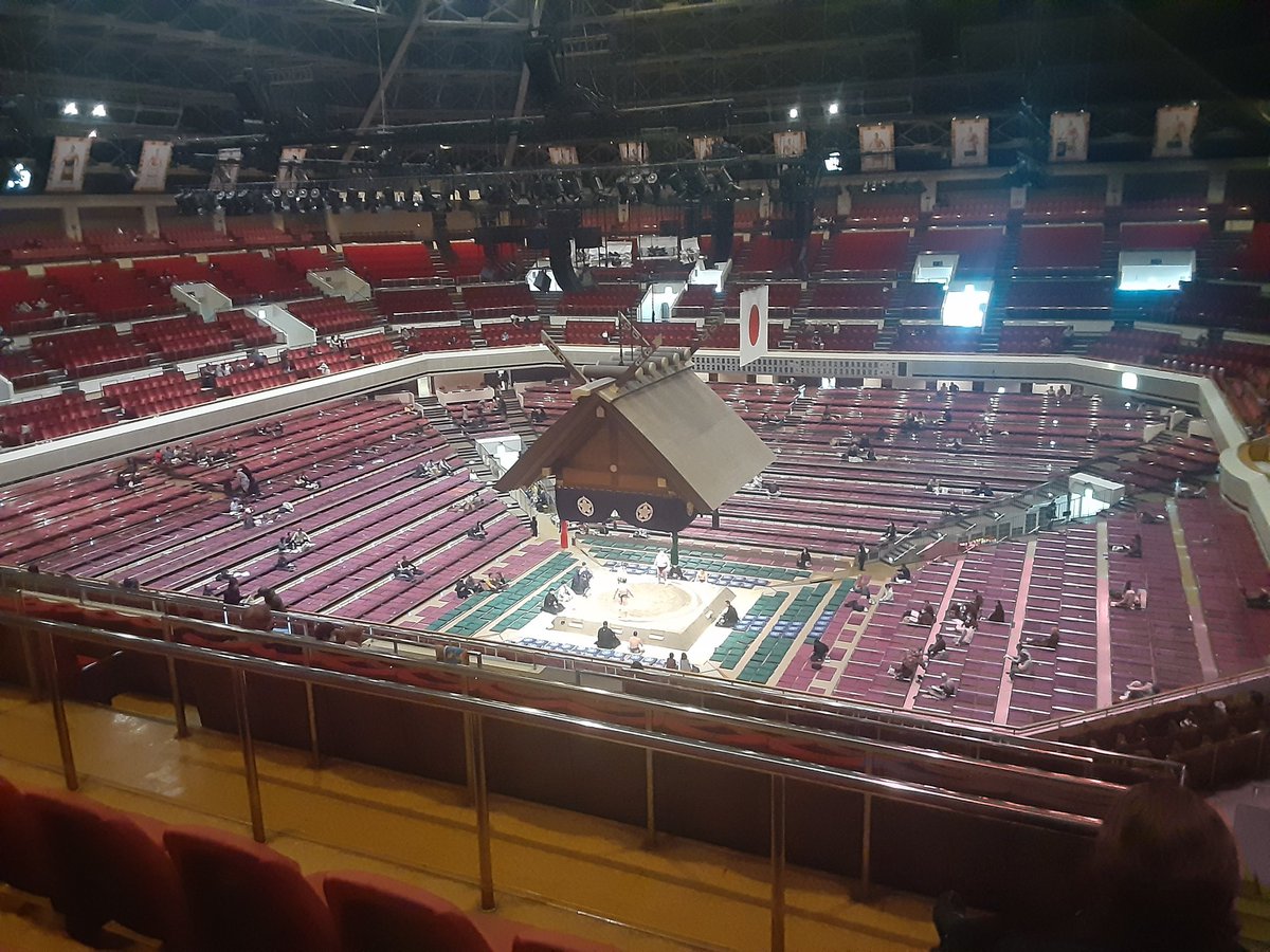 odakyumania's tweet image. 場内、この時間帯から案外賑わってますね。
これから、国技館ちゃんこを食べに行きます。
#大相撲初場所4日目 
#両国国技館 
#国技館ちゃんこ