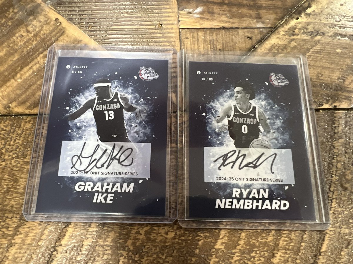 TheDrewBarton15's tweet photo. Anyone one who knows me knows I LOVE College Hoops, especially @ZagMBB! Shoutout @onitathlete for giving me the opportunity to rip open some packs &amp; pull autographs of the Zags dominant Pick &amp; Roll duo @Graham_Ike5 &amp; Ryan Nembhard! #ZagUp #ZagsGotDudes #CollegeBasketball https://t.co/5NO8kYQmaK