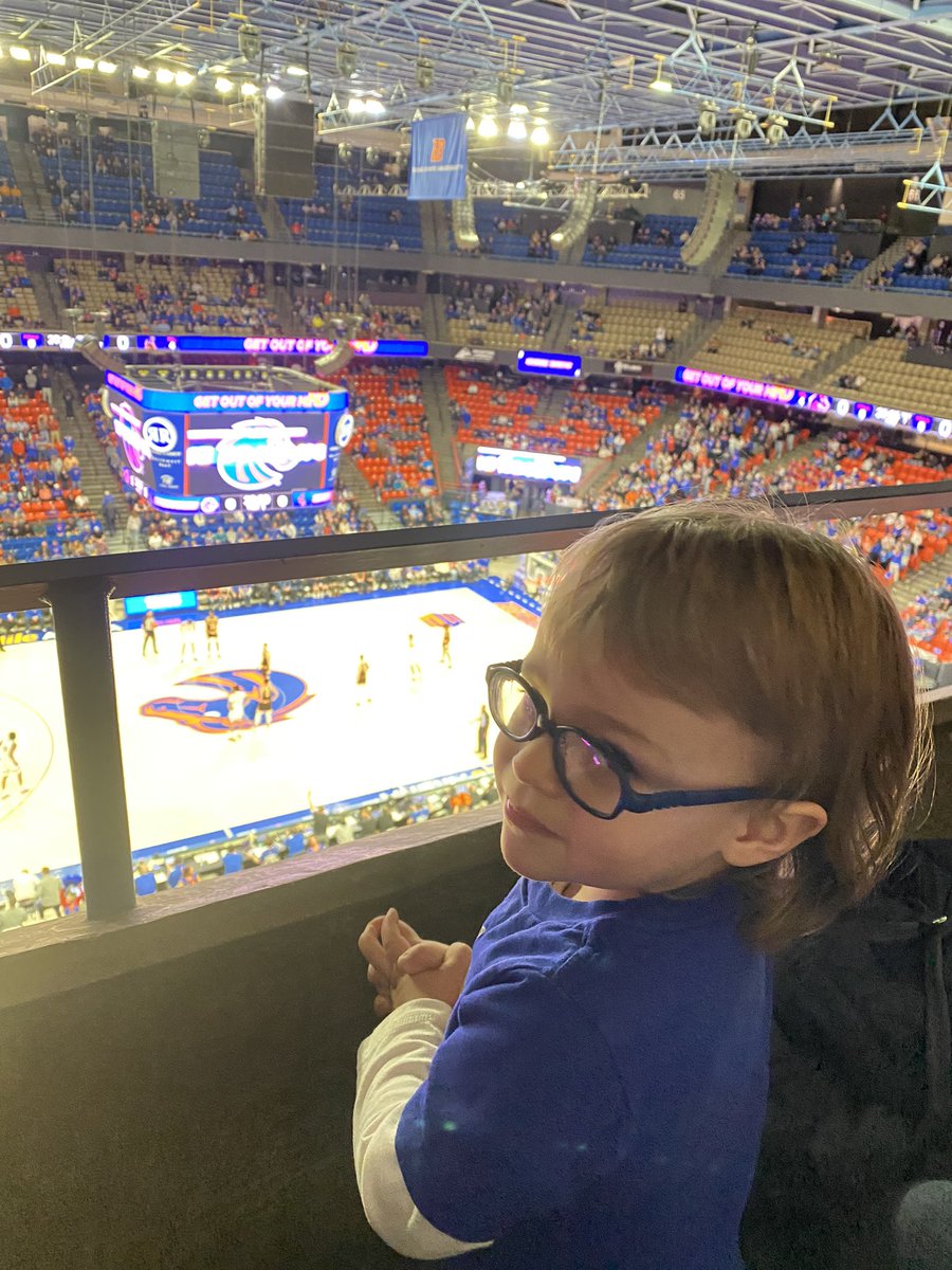 Elijah’s first <a href="/BroncoSportsMBB/">Boise State MBB</a> game! Go Broncos!! 🐴🏀