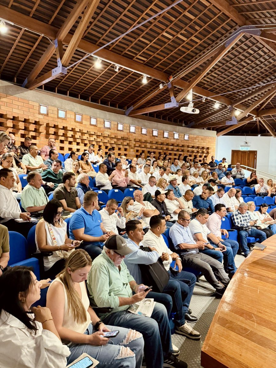 GabrielJaimeDip's tweet photo. El dia de hoy estuvimos en el Municipio de Ciudad Bolivar acompañando al Gobernador  @AndresJRendonC para escuchar el descontento de Alcaldes, lideres y campesinos del Suroeste Antioqueño que estan en desacuerdo con la Resolucion  377 de 2024 ZPPA. https://t.co/1po1PHgrAC