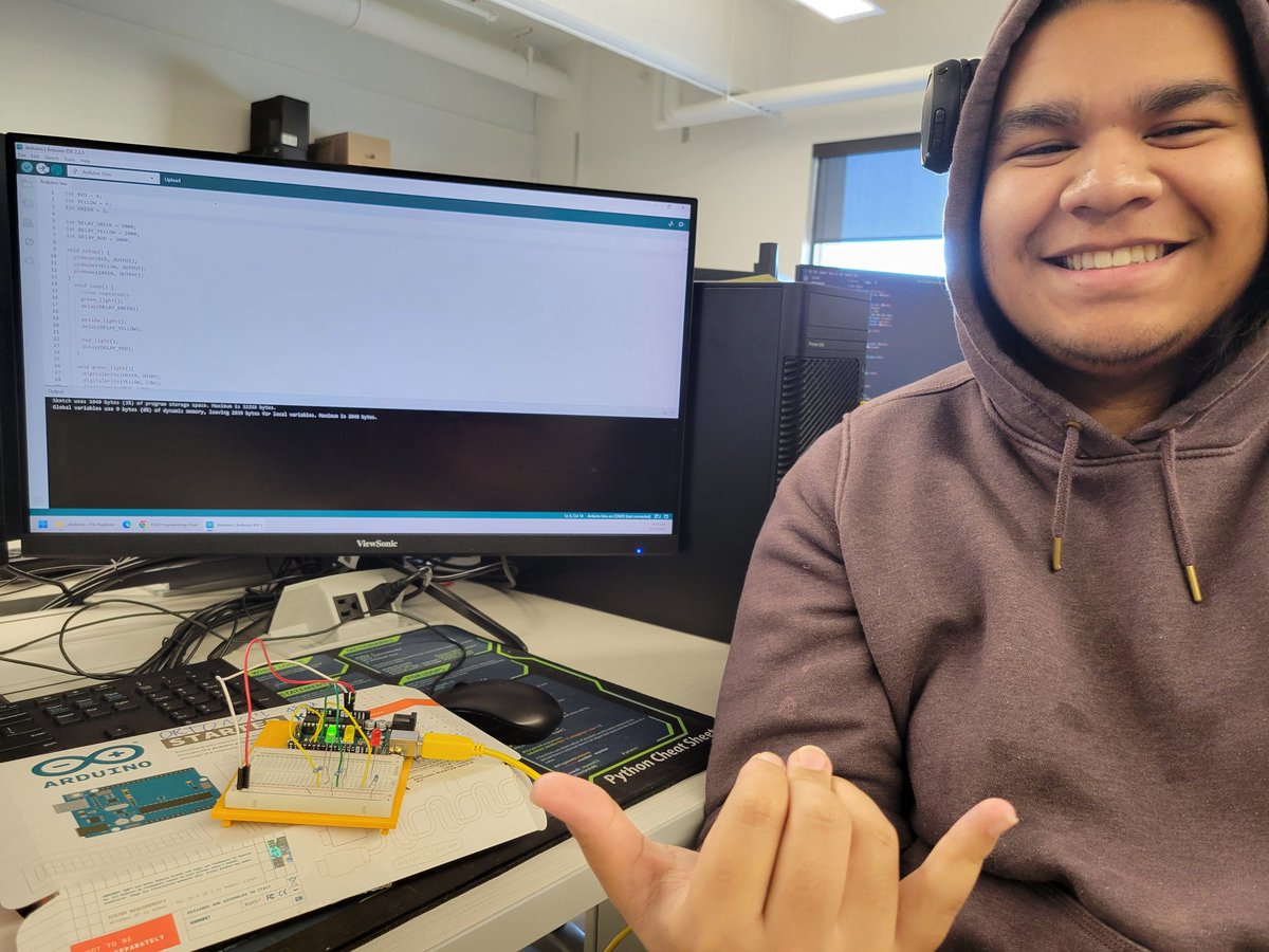 kkuhlers's tweet photo. @WaterlooSchools IT Python programmers getting a LED stoplight for the WCC School of Business city build with @arduino!  #OneWaterloo #InfinitePossibilities Great students! @AmyMiehe @dahlbys @IowaALN @IowaSTEM #CSforALL #CS4all https://t.co/ZsihVXPKbK