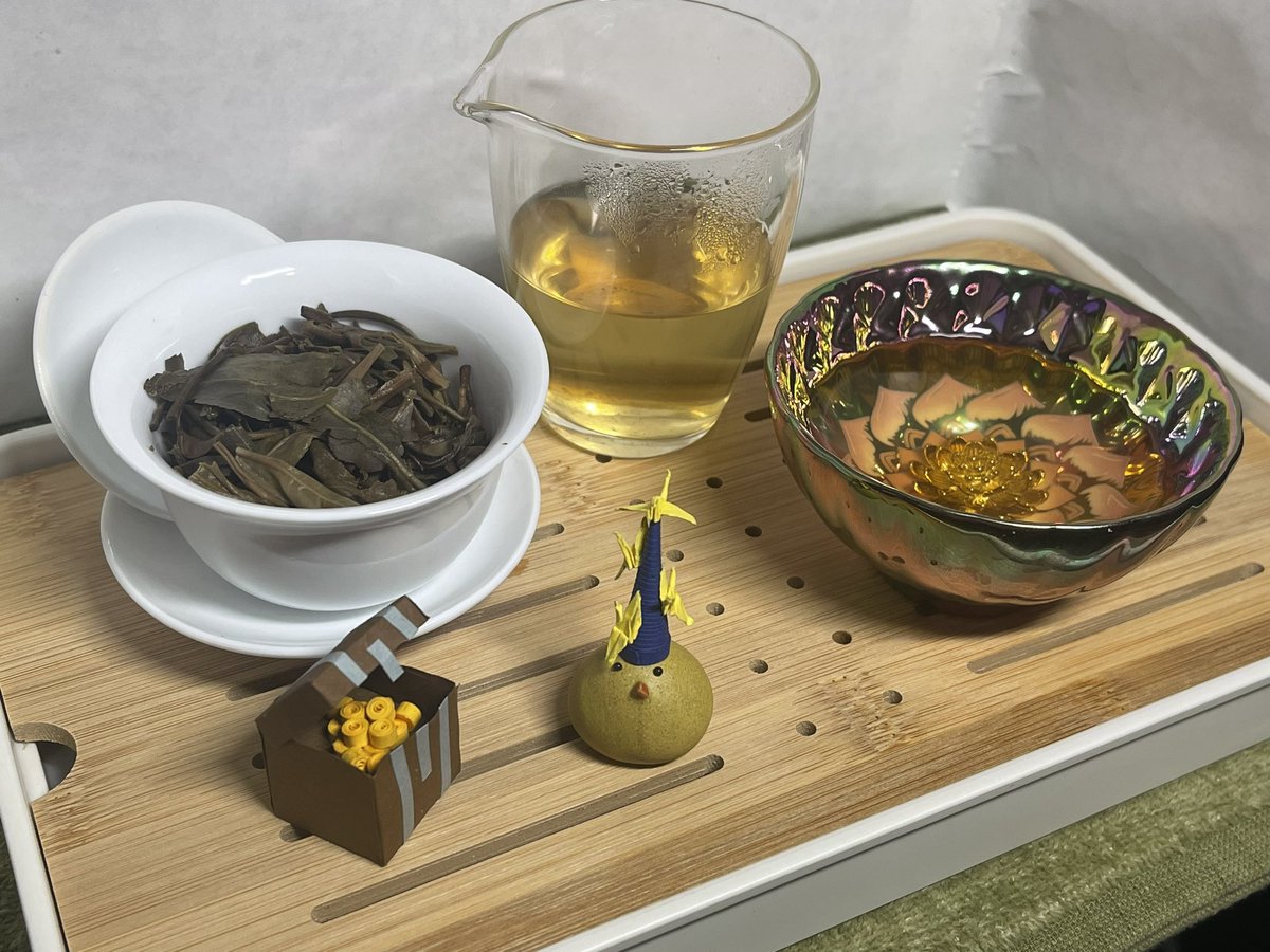 PaperPerci's tweet image. Chá

Chic Chap is Chuck the Chick.
Checks the Chest for Chain Charms.
Cheap Charkra Charge holds Choke.
Cheaky Chant to Chafe and Challenge.
Cheerful Chime he Chirps 'Champion!'
Cherishes his Charitable Chunk of Change.

#origami #cranes #paper #papercraft #tea #teapet #poetry