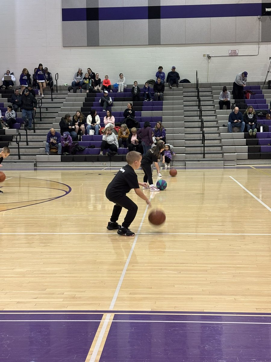 AngyMalloy's tweet photo. Thanks Coach Jamal &amp; BWSD Girls BB for practicing with these Li’l Dribblers for the past few weeks! Little man had a great time at the game! 💜🤍🏀 @BaldwinAthDept https://t.co/tUcFzQIhDd