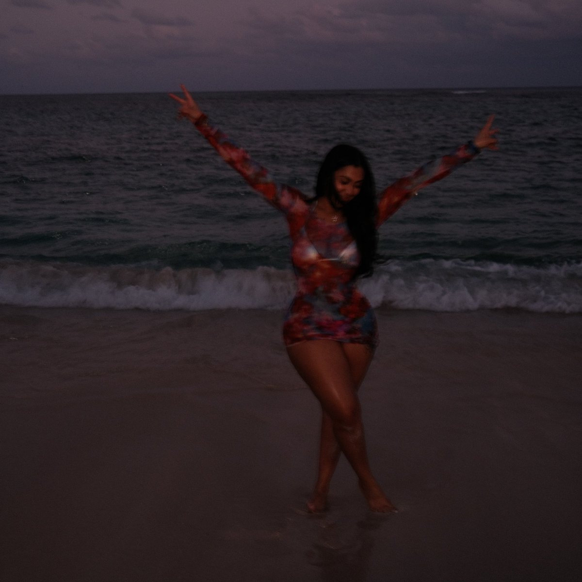 queennaija's tweet photo. the difference is crystal clear.. https://t.co/9wDVNmsxyn