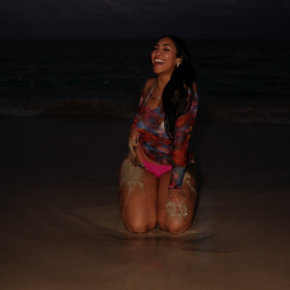 queennaija's tweet photo. the difference is crystal clear.. https://t.co/9wDVNmsxyn