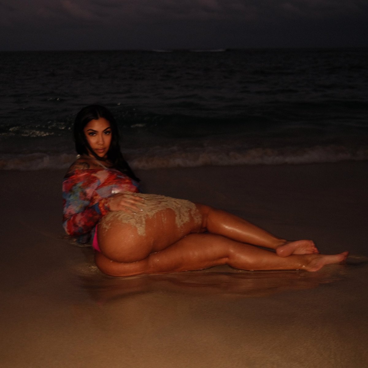queennaija's tweet photo. the difference is crystal clear.. https://t.co/9wDVNmsxyn