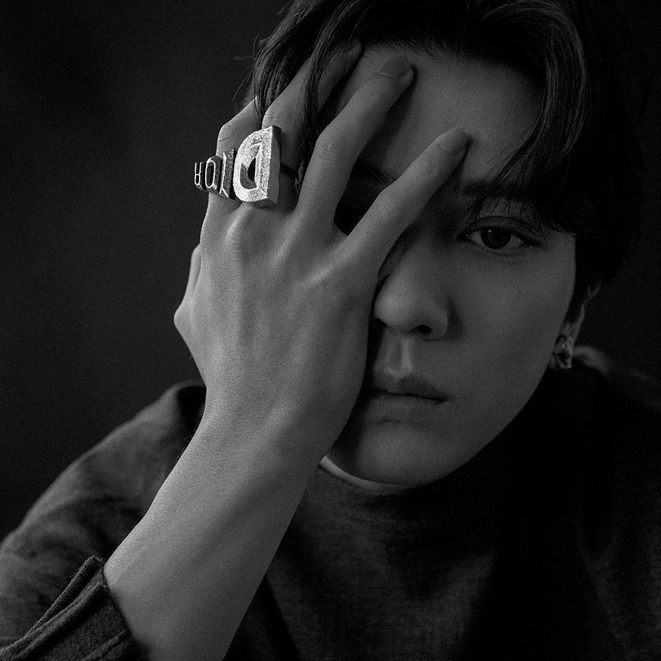 philazora's tweet photo. Mackenyu and Taz wearing the same DIOR fit &amp; accessories in separate magazine photoshoots 🤯 https://t.co/IhqWnlVfeW