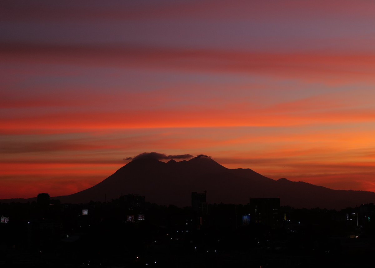 carbonvivo's tweet photo. celajes de enero , en la Ciudad de Guatemala https://t.co/BVwCwFsMno