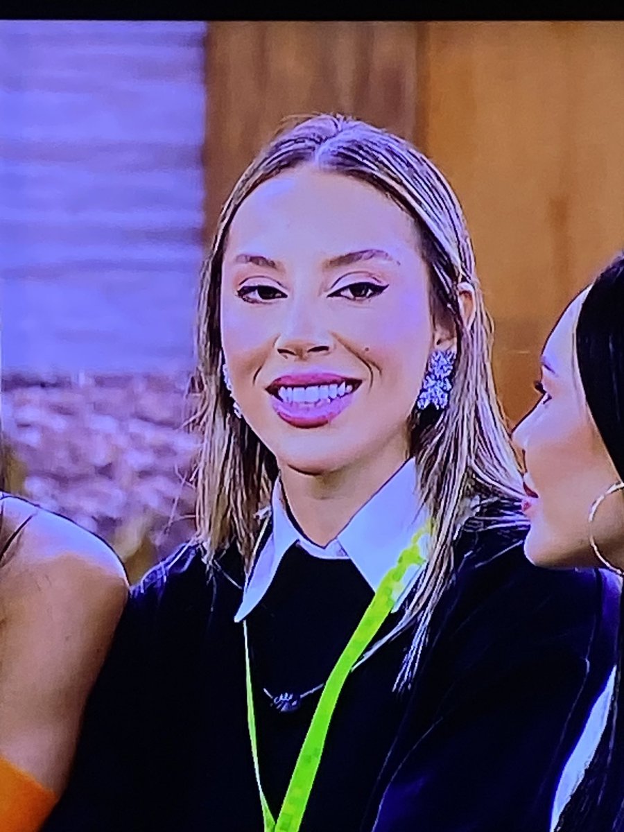 vinniepicino's tweet photo. Qualquer semelhança é mera coincidência #BBBB25 #bbb https://t.co/iro2B95VpU