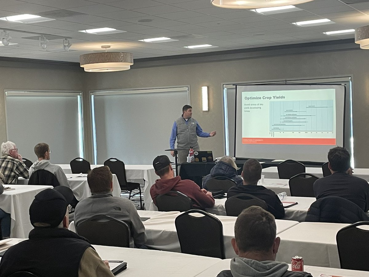 Mark Licht at Okoboji Crop Advantage discussing soybean seeding rates and row spacing.