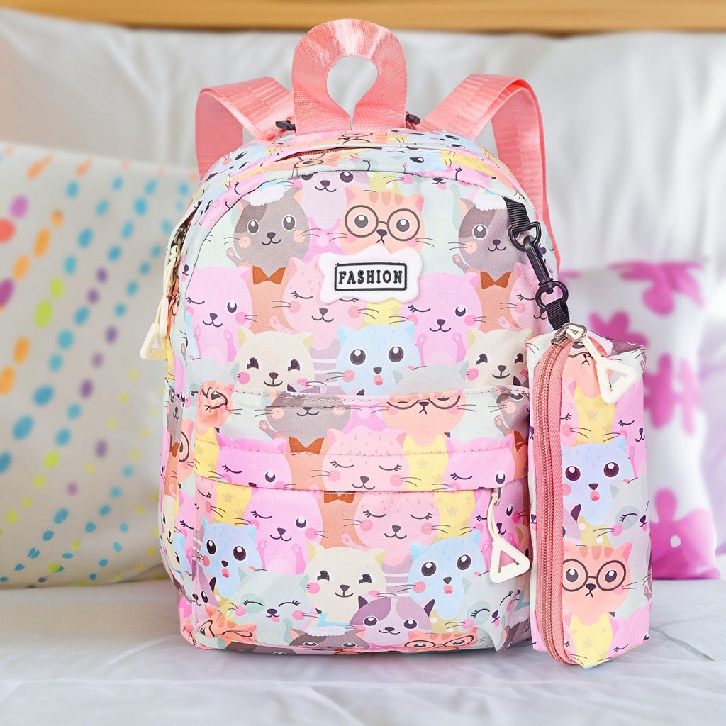 Dê uma olhada em Kit Mochila e Estojo Infantil Feminina Estampa de Gatinho Confortável e Resistente por R$33,99 - R$79,99. Compre na Shopee agora! s.shopee.com.br/8pW9GsYNjo