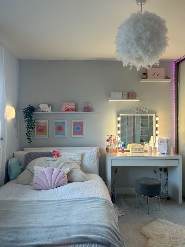 hobbynyakey's tweet photo. BIKIN KAMAR AESTHETIC GAK PAKE MAHAL! ✨
- a thread

Gen Z mana suaranya?! 🎉 Kamar kamu berantakan atau biasa aja? Yuk, upgrade jadi aesthetic vibes tanpa bikin dompet nangis! Nih aku spill barang-barang murah tapi bikin kamar kamu auto Instagramable. 🛋️👇 https://t.co/lXNXcdS2tb
