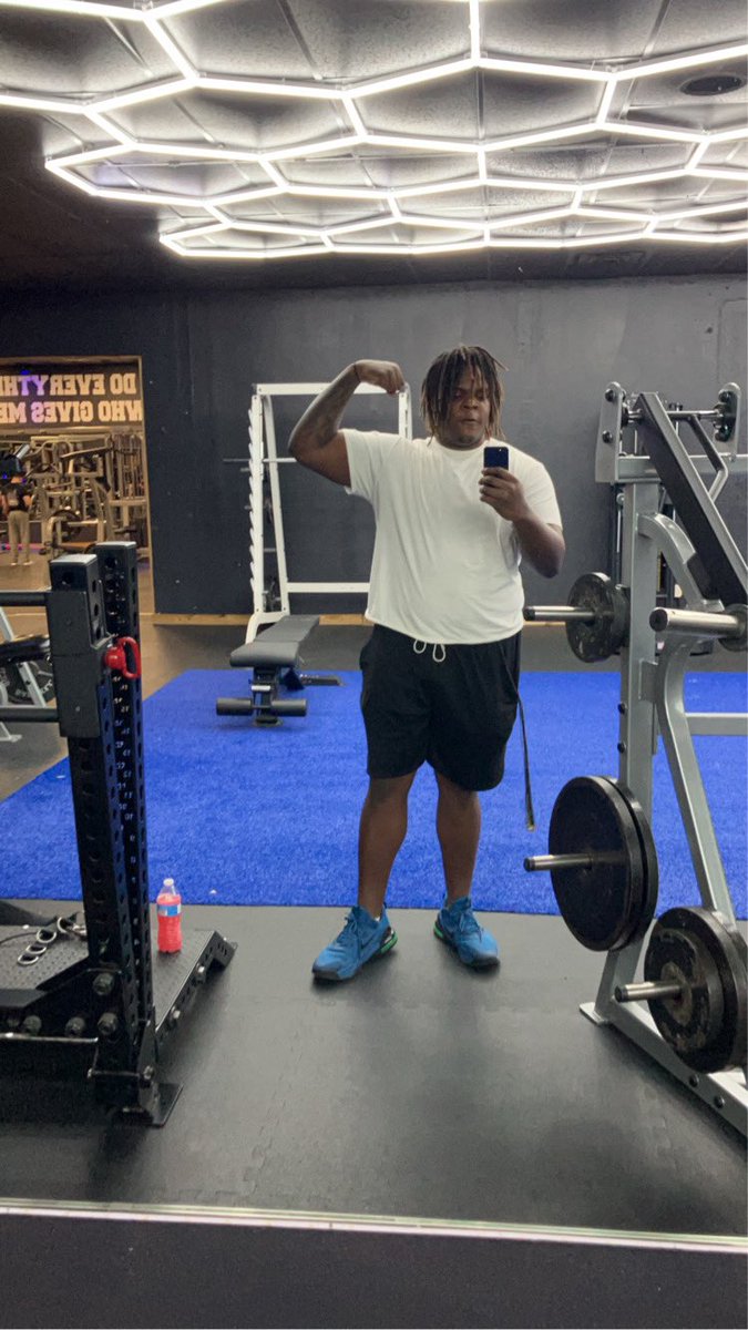 Came out of retirement now playing semi pro but I’m open to college ball as well 4 years of eligibility left 20 years old college highlights below 

hudl.com/v/2JTauq