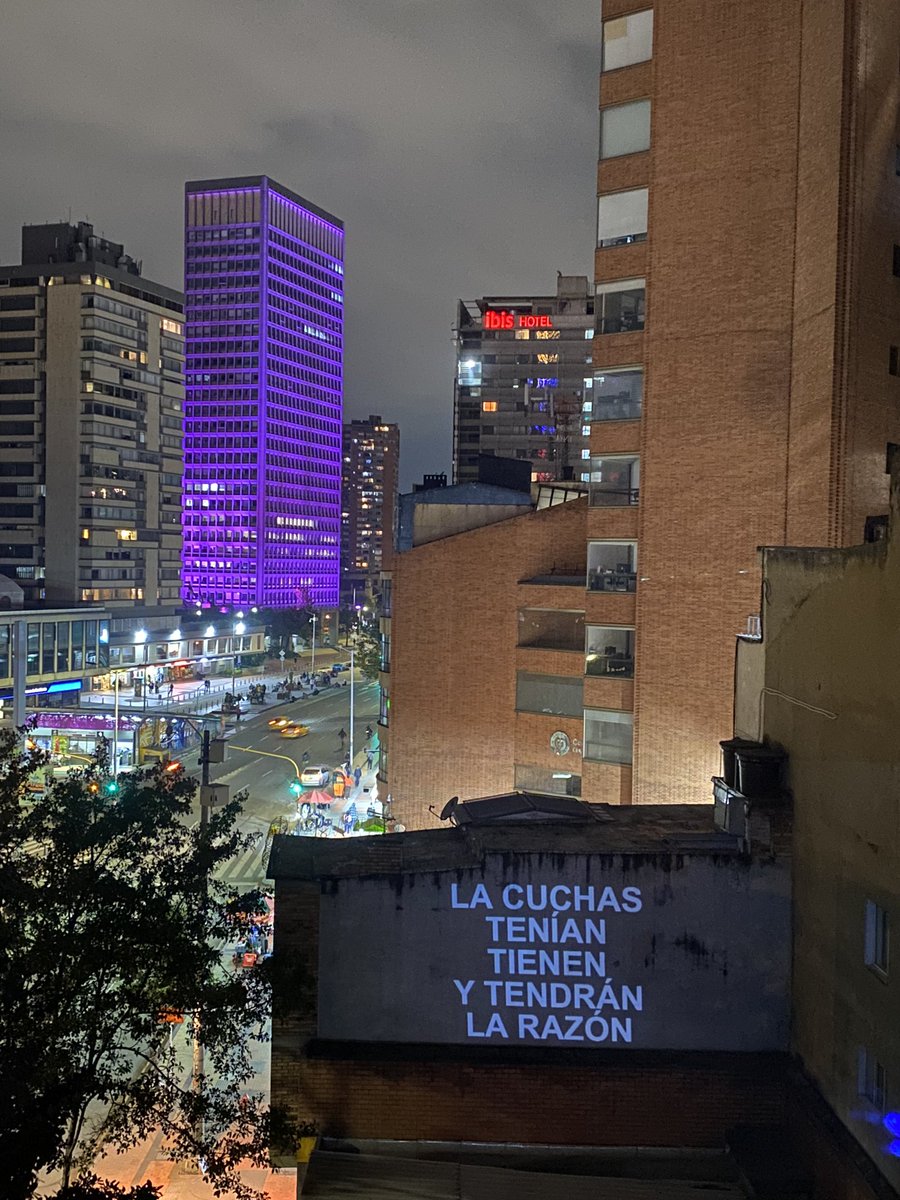 JorgeMelguizo's tweet photo. En la Comuna 13, Medellín, las madres, esposas, hijas, abuelas de las víctimas de las operaciones guerrilleras, paramilitares y militares del gobierno mantienen la esperanza de encontrar bajo 20 años de escombros a sus familiares. 
#LaNuevaBandaDeLaTerraza https://t.co/IKekPJrqZS