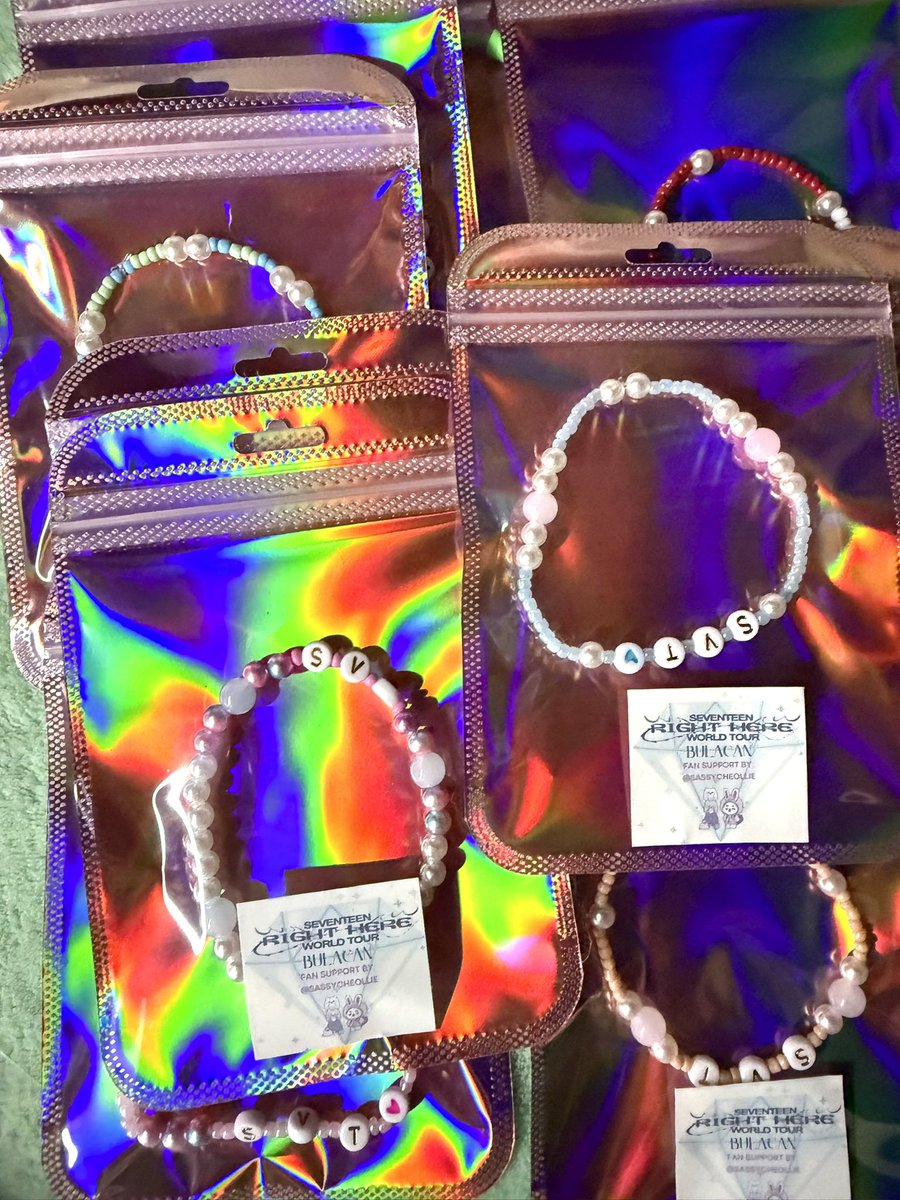 sassycheollie's tweet image. Hi caratdeul!

Freebies for RH BULACAN D1 and D2
1:1/onsite trades only

I 50 pcs miniteen keychains
II 150 pcs fan (by me, @ksynotsky  and @aidelyn1015 )
III 50 pcs Friendship bracelet (svt/members name)
IV 50 pcs candies etc 😅 to be packed

see you!