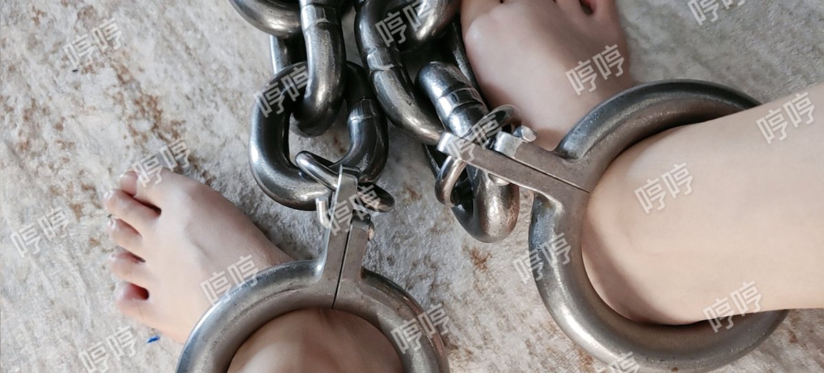 没失踪，只是被圈养着。脚镣砸了铆钉，悬着的心终于死了，也不想着每天求饶开锁，安心了。 https://t.co/7fNbX5N9Jz