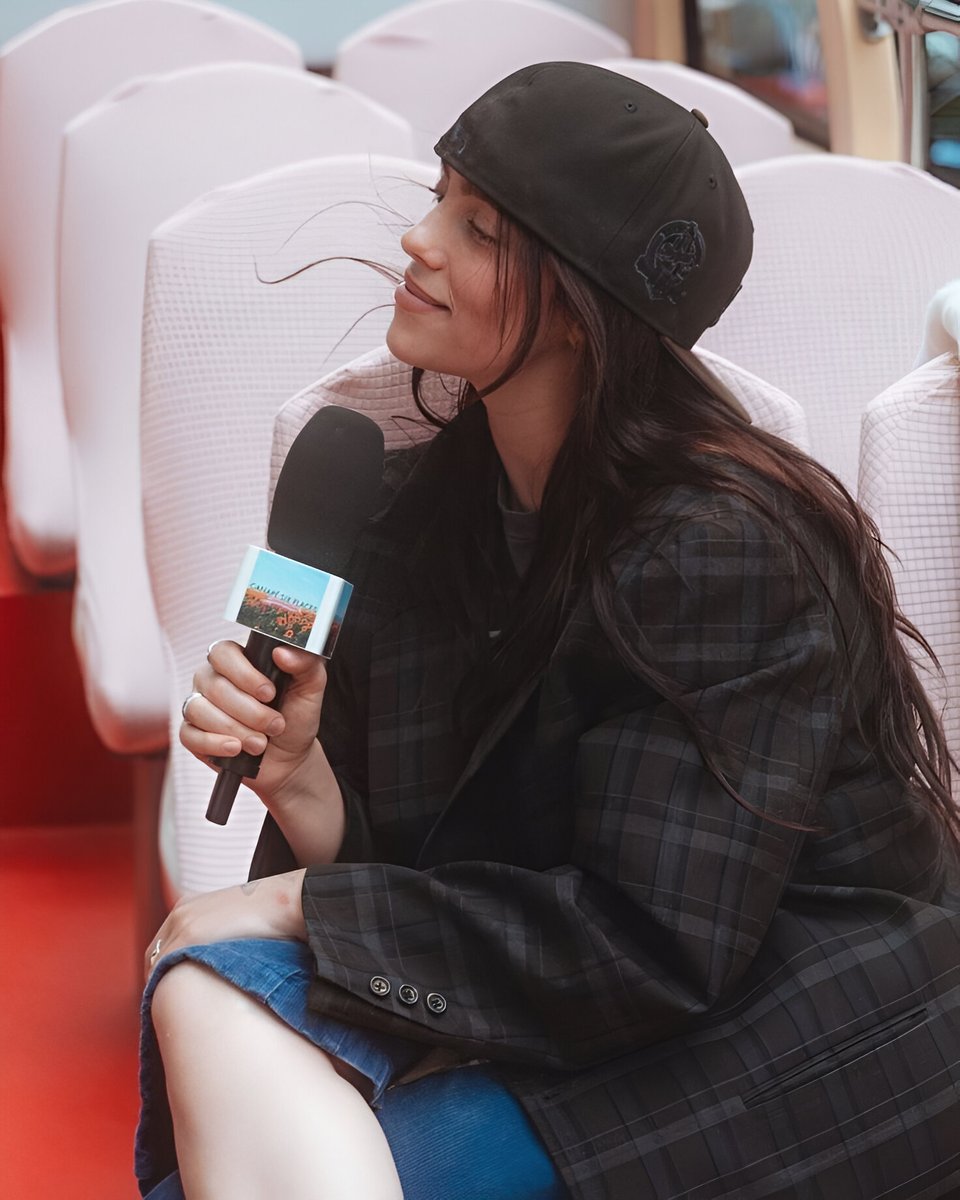 Billie Eilish Gallery tweet media