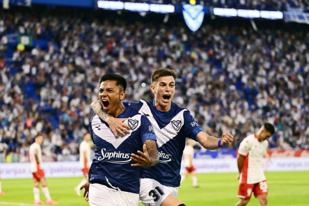 sabadovelezok's tweet photo. 🔙🏆 Hace un mes y para siempre.

La #17 ⭐️💙 https://t.co/yN38mYF7Bk