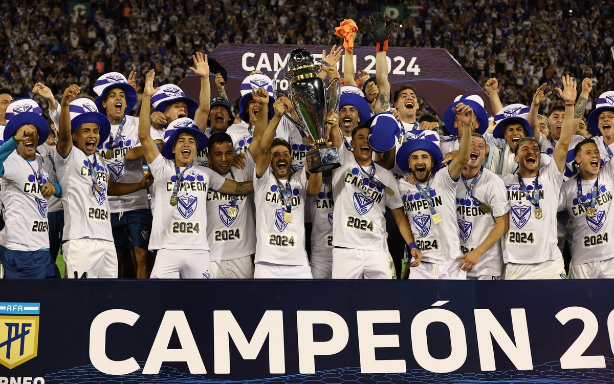 sabadovelezok's tweet photo. 🔙🏆 Hace un mes y para siempre.

La #17 ⭐️💙 https://t.co/yN38mYF7Bk