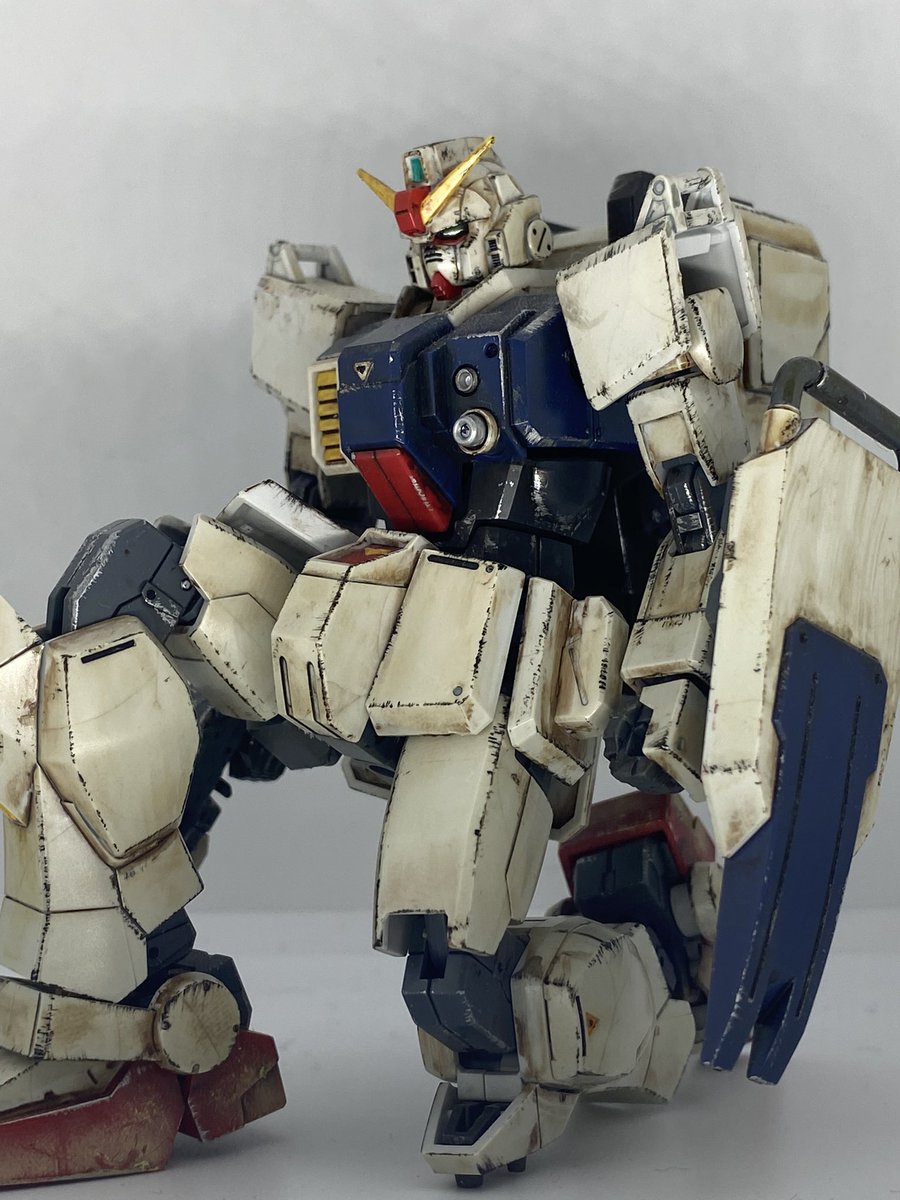 #膝をついた画像を晒すとフォローやRTが来るらしい