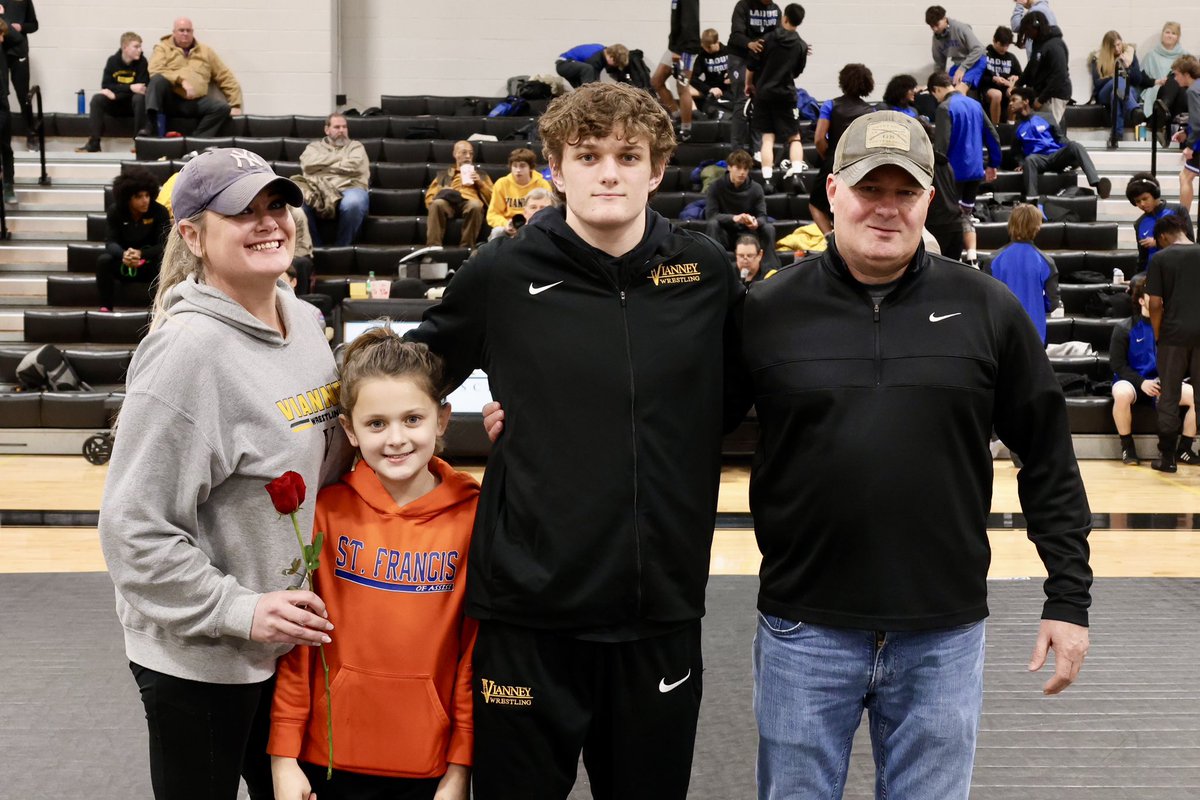 Happy Senior Night! 👏👏

#BeAGriffin | #STL | <a href="/VianneyWrestle/">Vianney Wrestling</a>