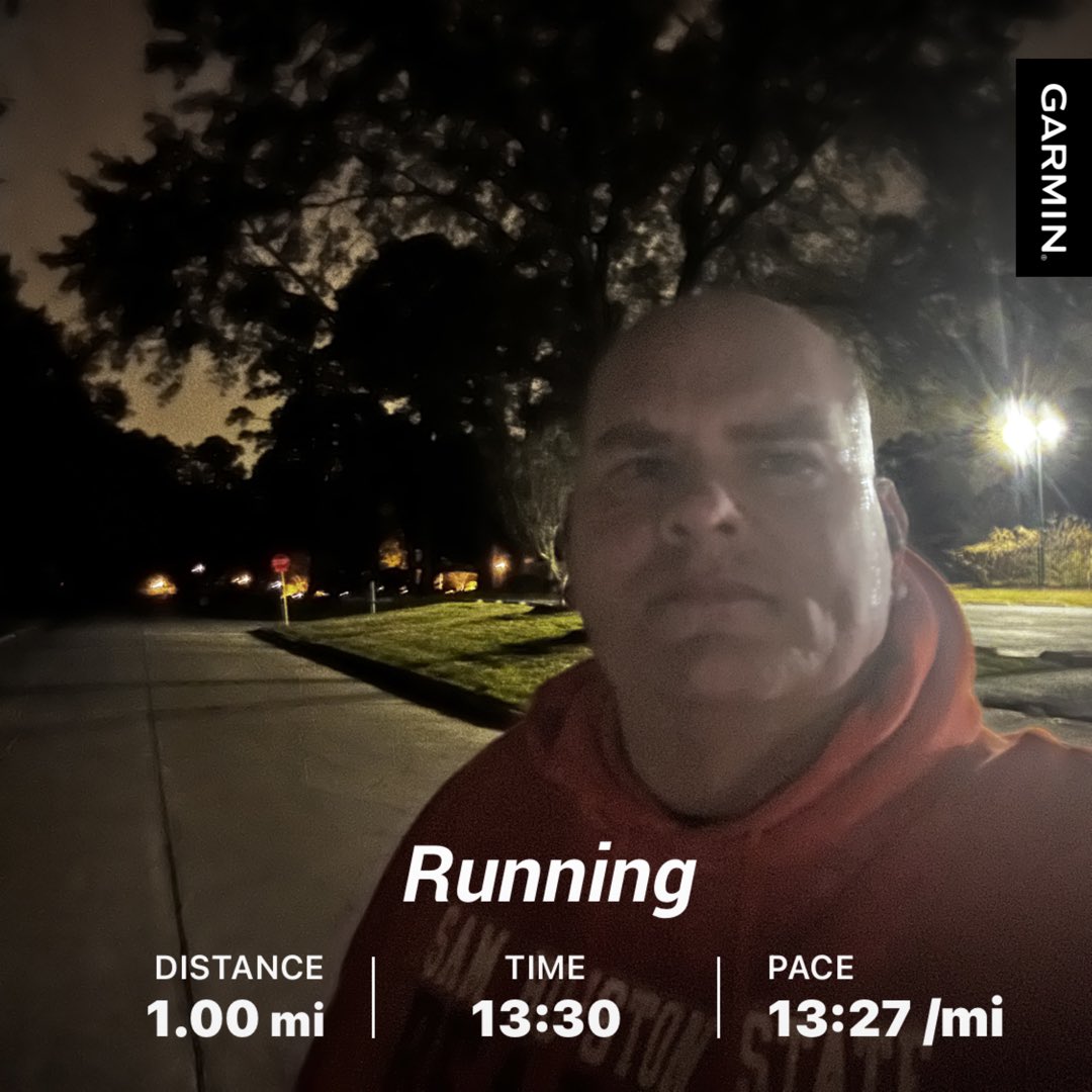 gwschattle281's tweet photo. A mile run with a good book. #RunWithSchattle 🏃‍♂️‍➡️ https://t.co/T3L4Xz0Pog